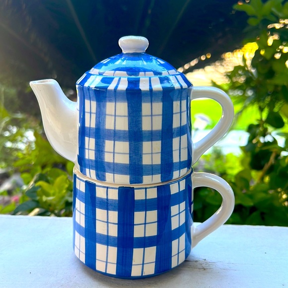 Vintage Single Teacup and Pot - Picture 2 of 16